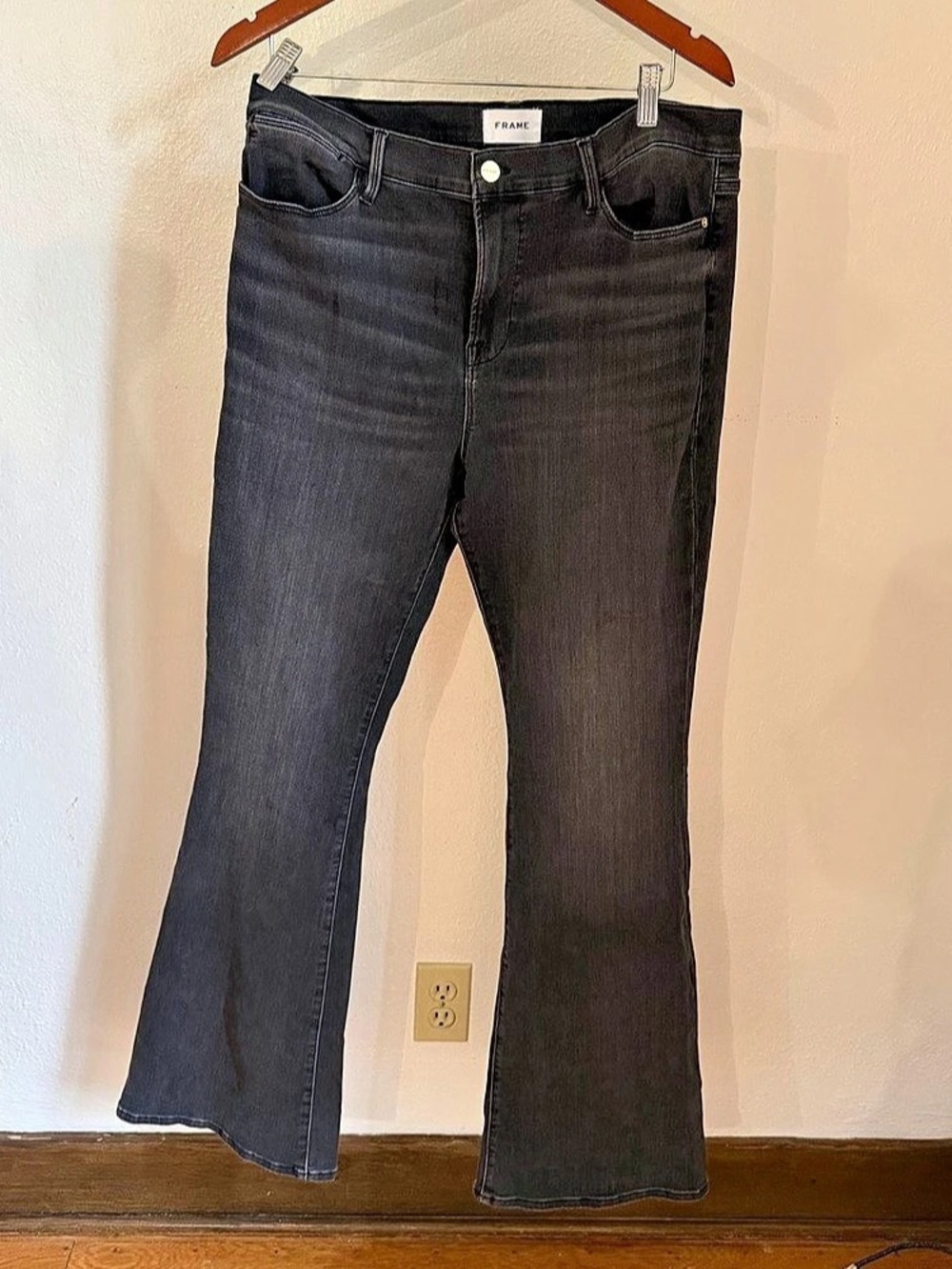 FRAME Le High Flare Jeans Women's Flare Jeans in Black Waist 33